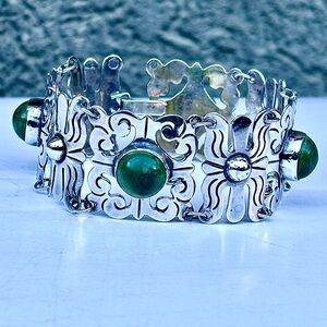 Vintage Mexican Sterling And Green Stone Eight Panel Bracelet